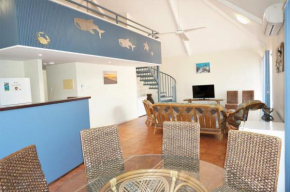 Osprey Holiday Village Unit 119 - Beautiful 3 Bedroom Holiday Villa with a Pool in the Complex